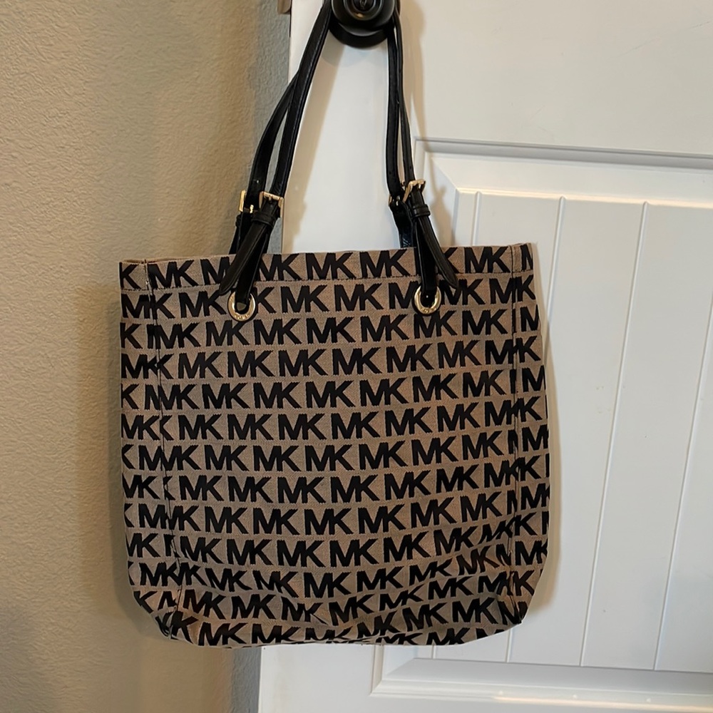 Micheal Kors Purse